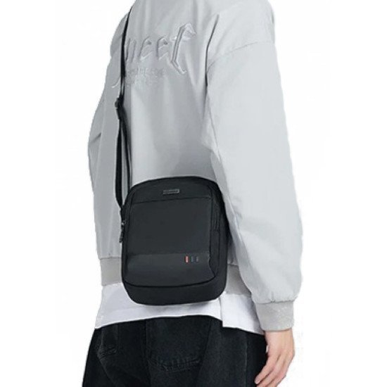 Arctic Hunter Τσάντα Ώμου K00063 Με Θήκη Tablet, Αδιάβροχη, 2.9L, Μαύρη Arctic Hunter Τσάντα Ώμου K00063 Με Θήκη Tablet, Αδιάβροχη, 2.9L, Μαύρη